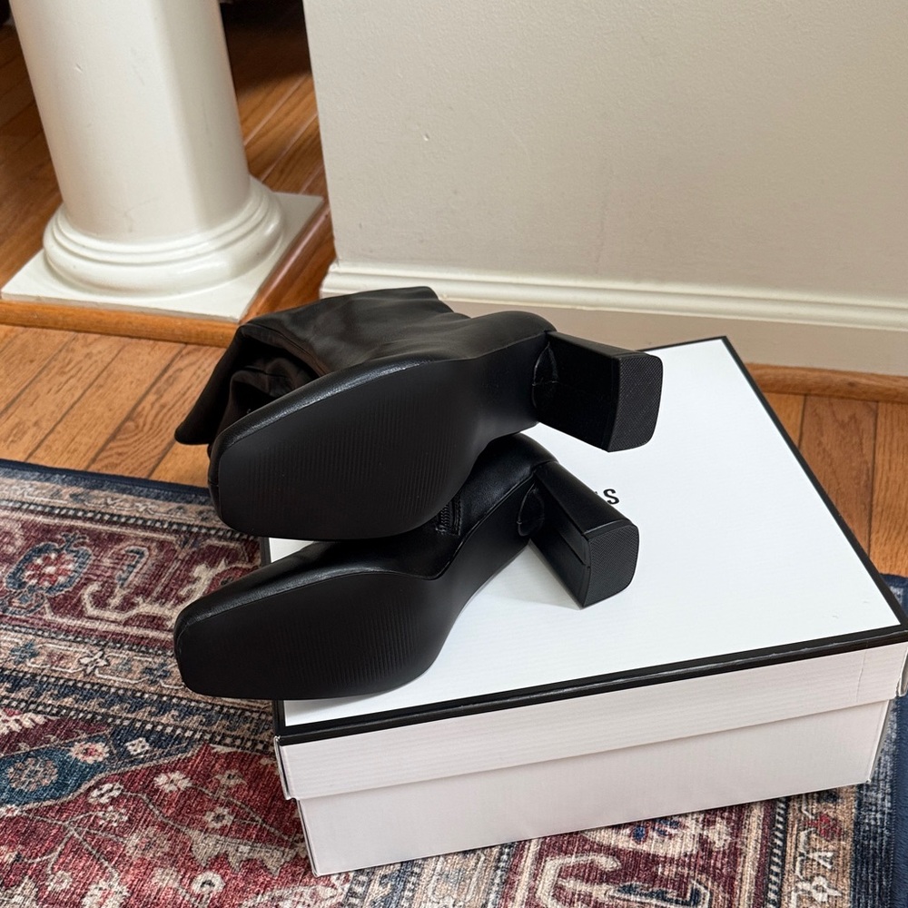 Steve Madden Black Heeled Boots NEW - Picture 2 of 4